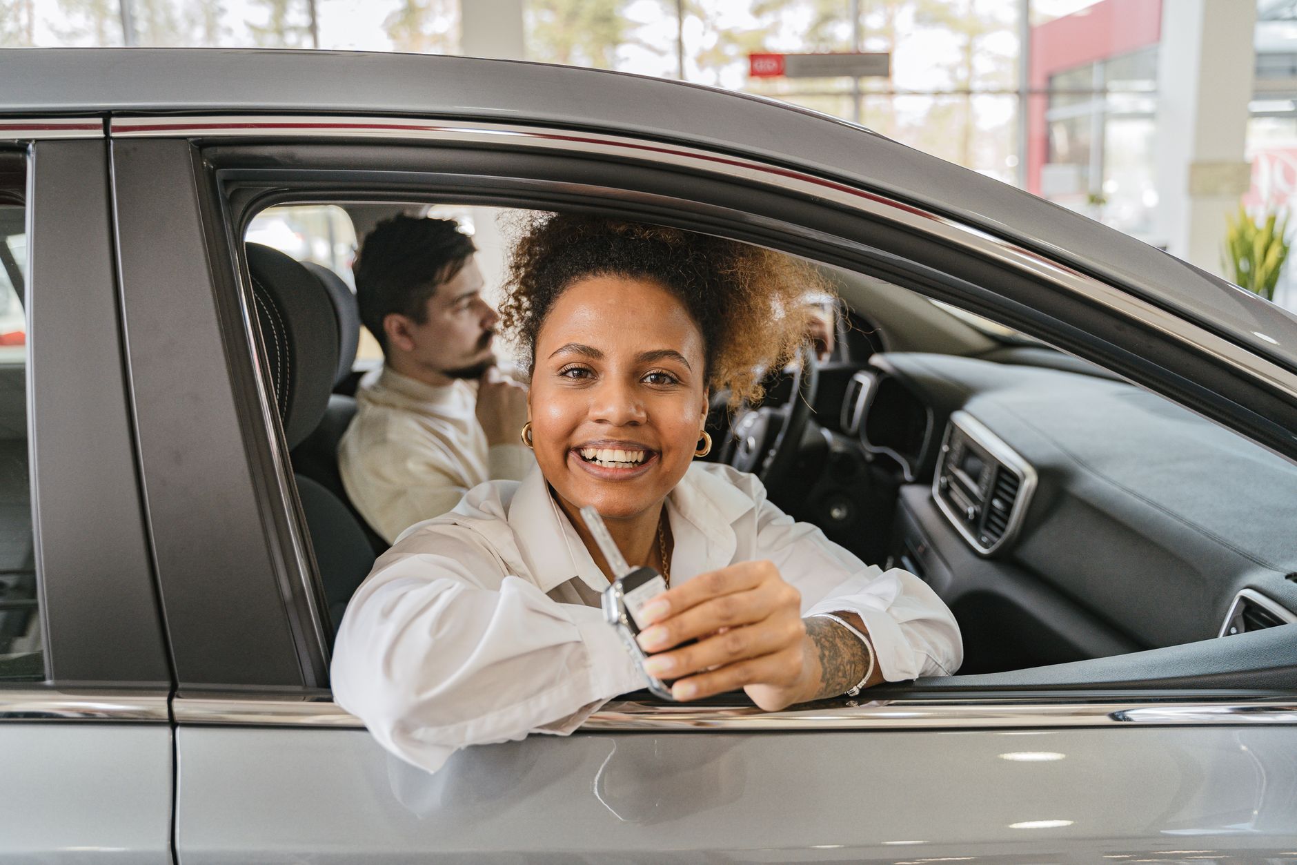 Car keys being handed over at a dealership, illustrating how car leasing works